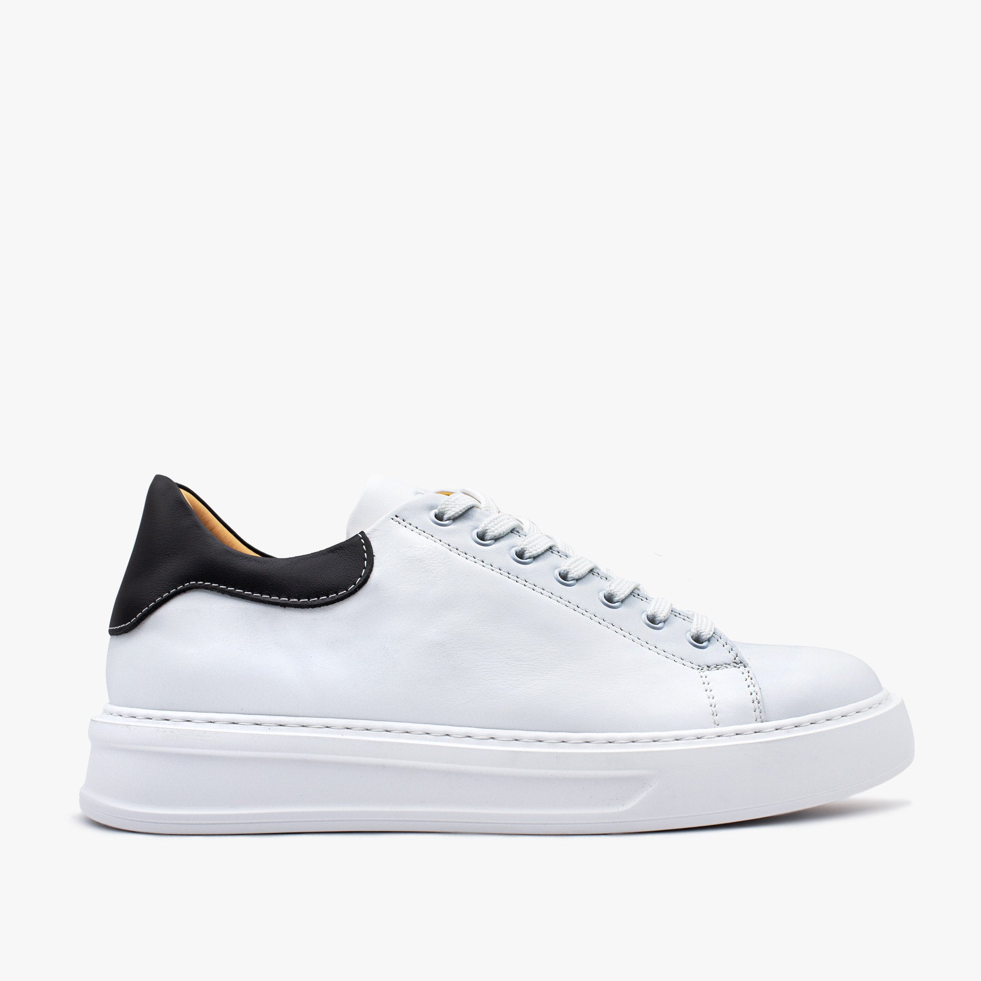 Sneaker 827 uomo bianca e nera